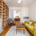 Le Bourgeois Avec Balcon, Somptueux Et Lumineux, Idealement Situe