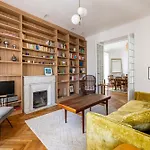 Le Bourgeois Avec Balcon, Somptueux Et Lumineux, Idealement Situe