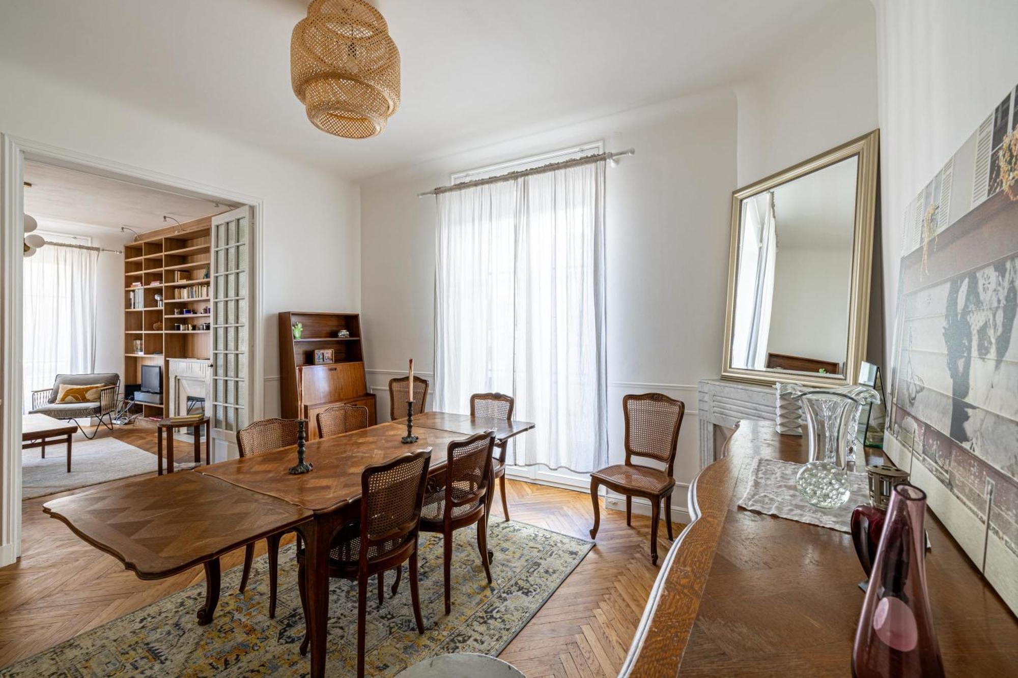 Appartement Le Bourgeois Avec Balcon, Somptueux Et Lumineux, Idealement Situe Cannes