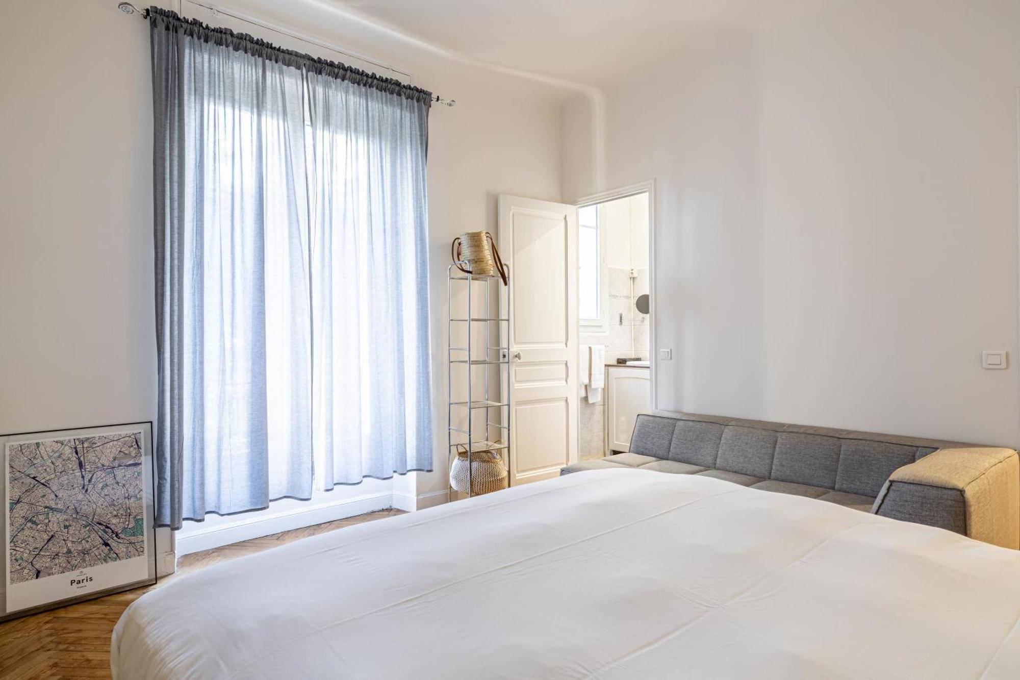 Le Bourgeois Avec Balcon, Somptueux Et Lumineux, Idealement Situe * Cannes