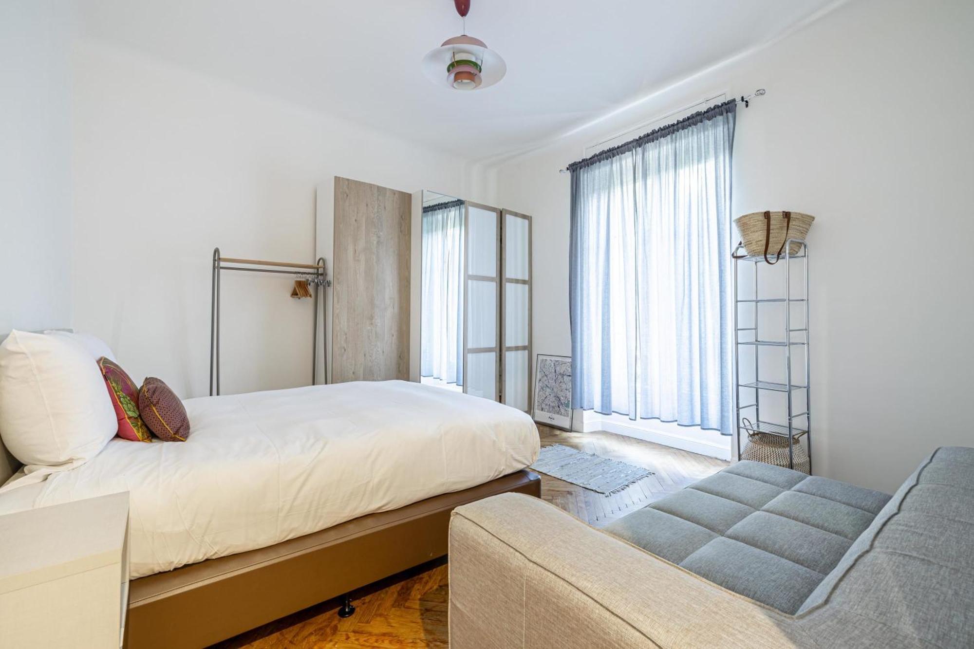 Le Bourgeois Avec Balcon, Somptueux Et Lumineux, Idealement Situe *