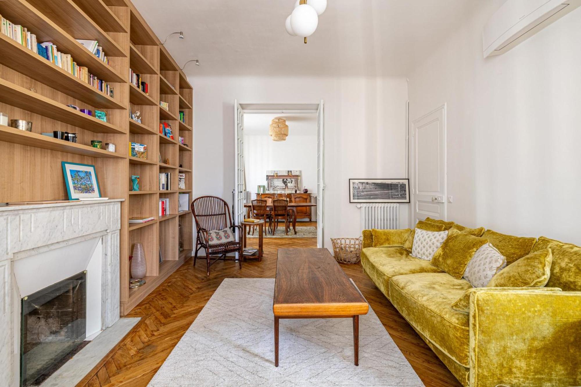 Le Bourgeois Avec Balcon, Somptueux Et Lumineux, Idealement Situe
